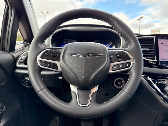 Used 2025 Chrysler Pacifica Select FWD image 21