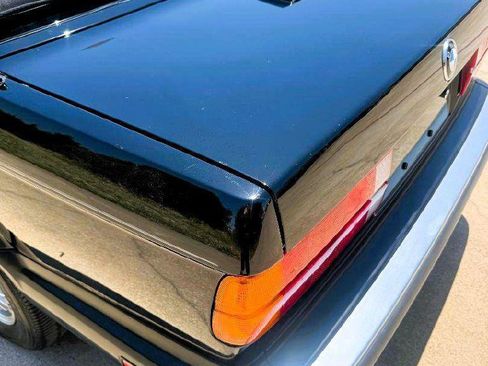 Used 1991 BMW 325i Convertible RWD image 16
