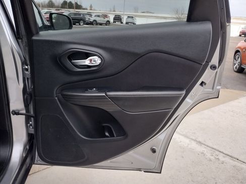 Used 2016 Jeep Cherokee Sport w/ Cold Weather Group image 17