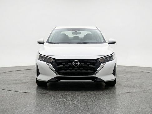 Used 2025 Nissan Sentra SV FWD image 2