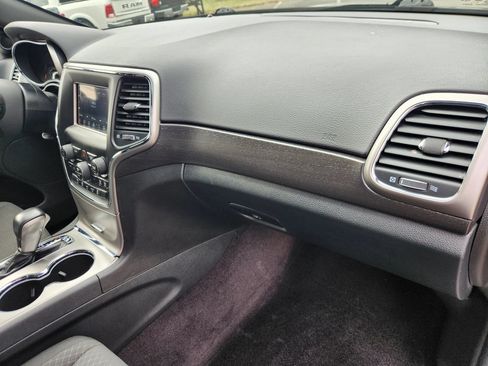 Used 2018 Jeep Grand Cherokee Laredo AWD/4WD image 18