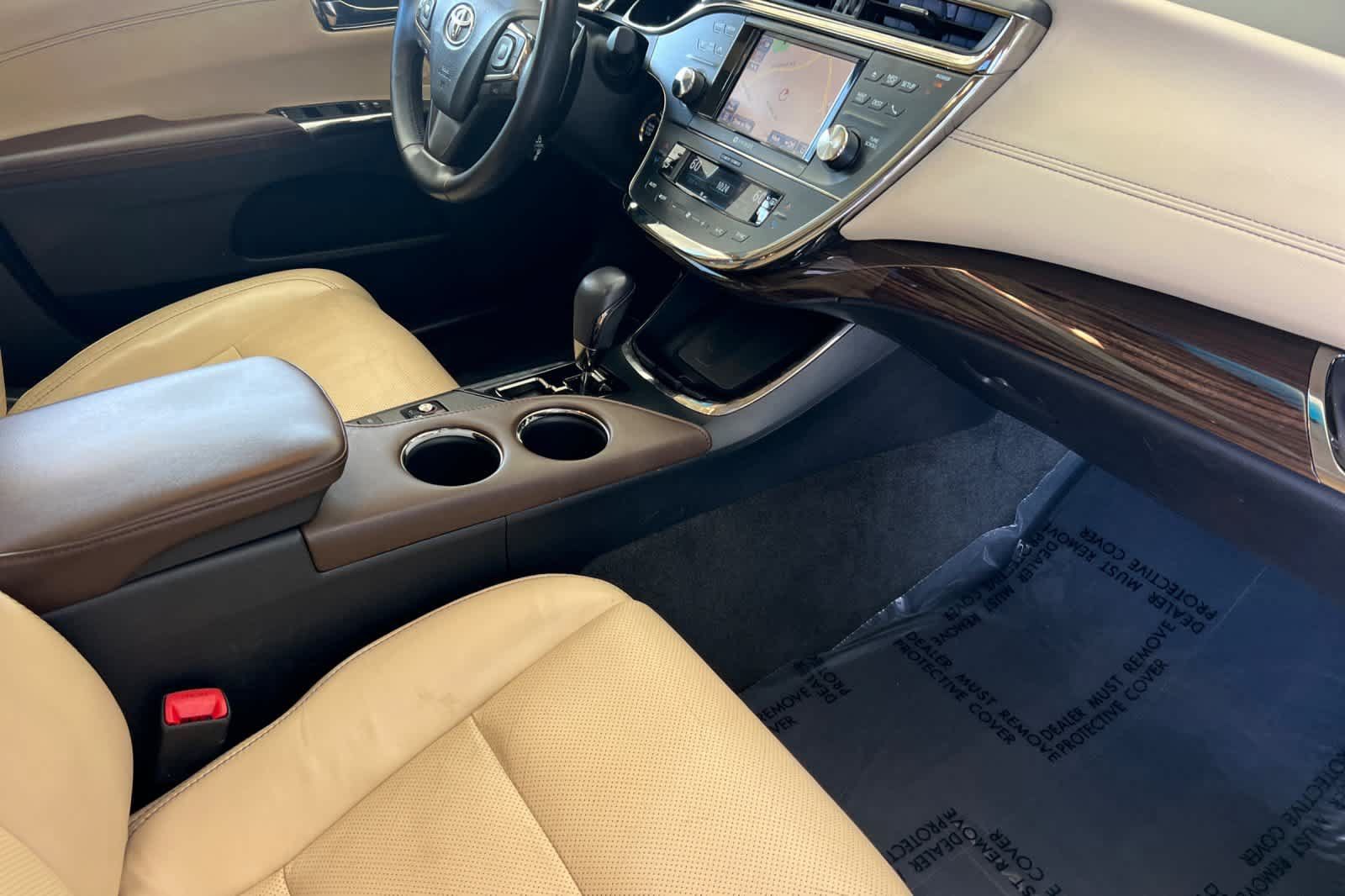 Used 2013 Toyota Avalon Limited w/ Technology Pkg FWD image 16