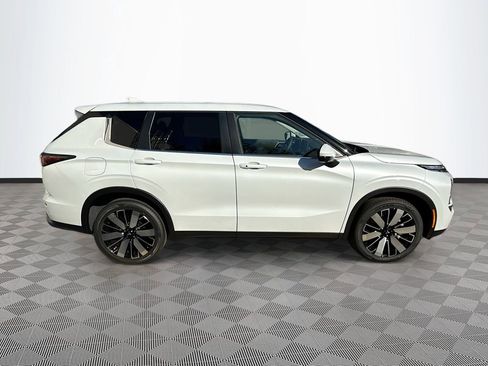 New 2026 Mitsubishi Outlander SE image 8