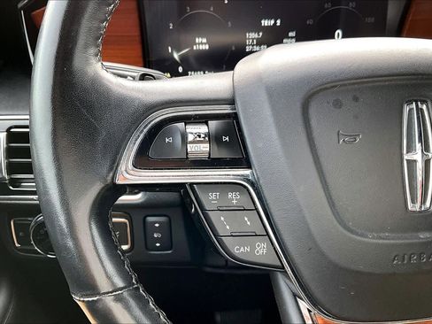 Used 2019 Lincoln Navigator Reserve image 22