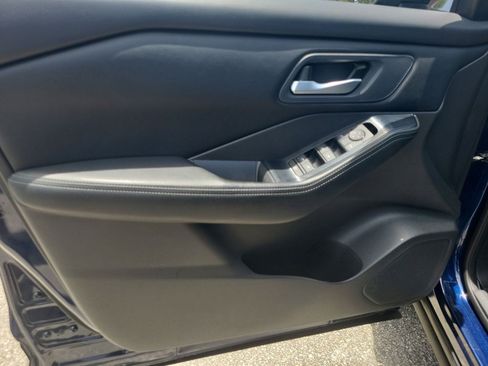 Used 2025 Nissan Rogue SV FWD image 12