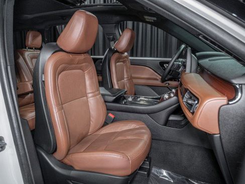 Used 2023 Lincoln Aviator Reserve w/ Elements Package Plus image 14