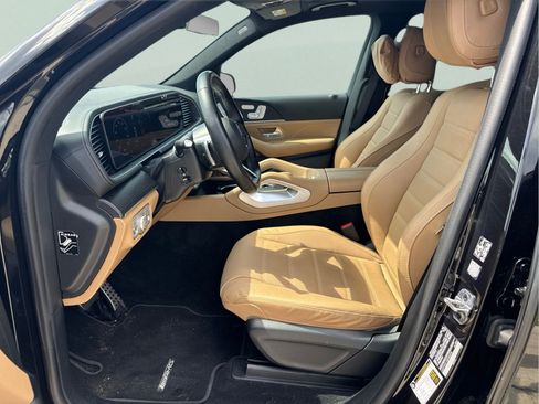 Used 2025 Mercedes-Benz GLS 450 4MATIC image 10