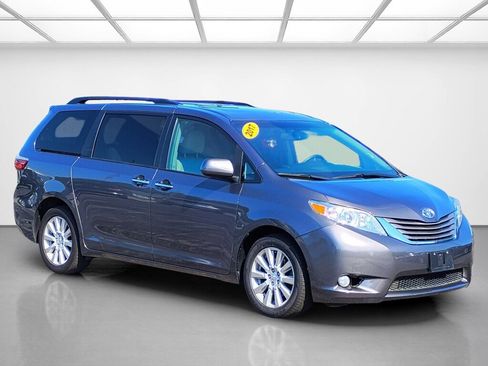 Used 2017 Toyota Sienna XLE AWD/4WD image 7