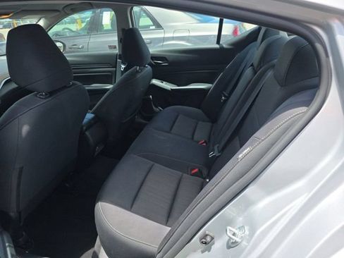 Used 2024 Nissan Altima 2.5 SV FWD image 9