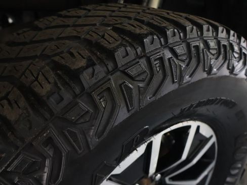 Used 2019 Toyota Tacoma TRD Sport AWD/4WD image 32