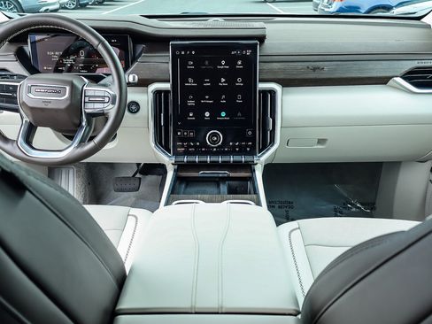 Used 2025 GMC Acadia Denali AWD/4WD image 8