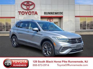 Used 2022 Volkswagen Tiguan SE image 1
