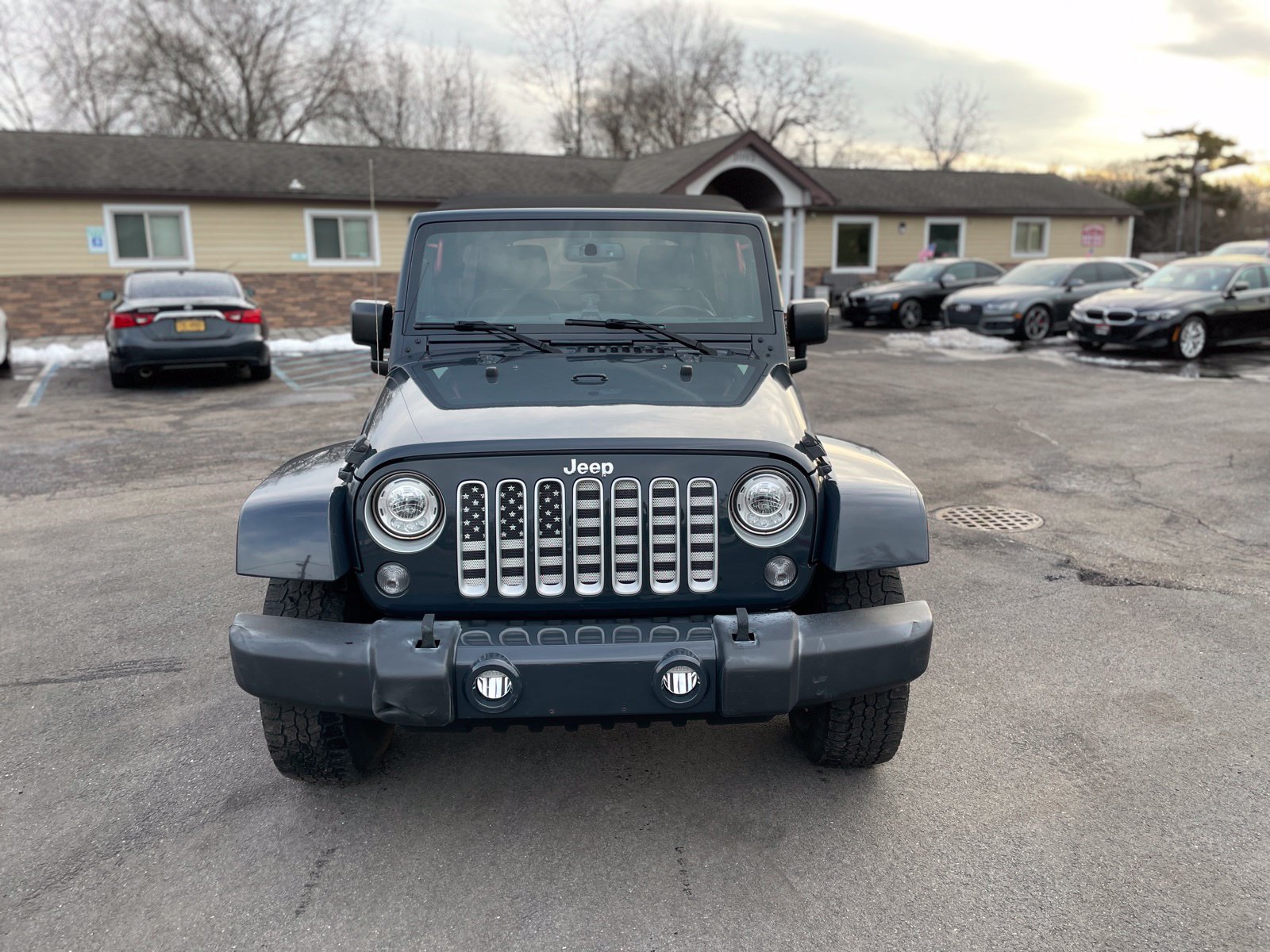 Used 2017 Jeep Wrangler Unlimited Sahara w/ Connectivity Group AWD/4WD image 7