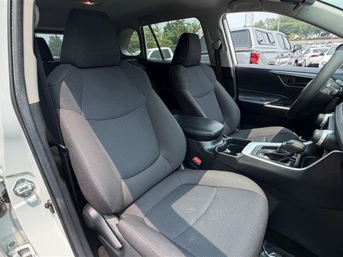 Used 2019 Toyota RAV4 LE FWD image 16