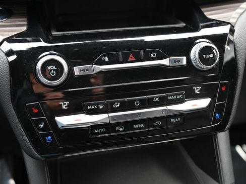 Used 2021 Ford Explorer Limited image 26