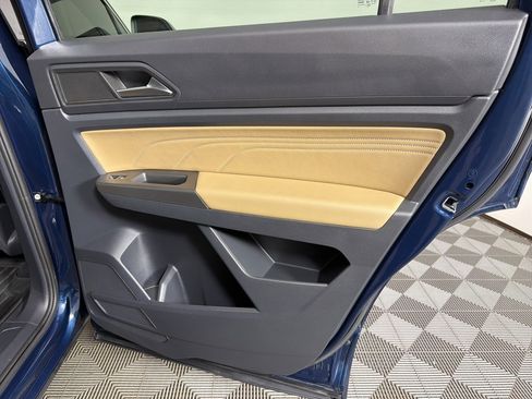 Used 2022 Volkswagen Atlas Cross Sport SEL R-Line image 21