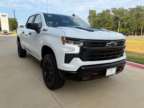 Used 2025 Chevrolet Silverado 1500 LT Trail Boss w/ Convenience Package II AWD/4WD image 10