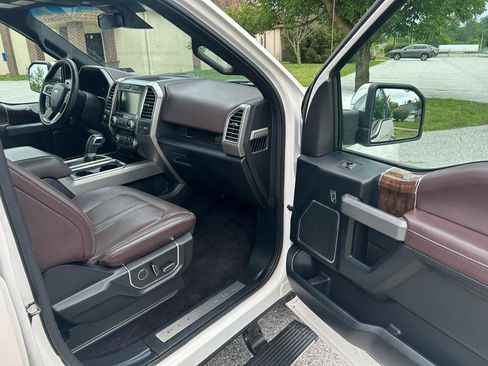 Used 2015 Ford F150 Platinum w/ Equipment Group 701A Luxury AWD/4WD image 13