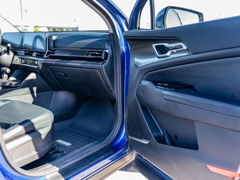 Used 2023 Kia Sportage EX image 12