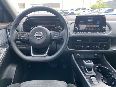 Used 2023 Nissan Rogue SV FWD image 12