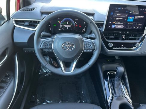 Used 2025 Toyota Corolla SE image 16