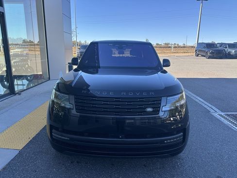 Used 2023 Land Rover Range Rover SE image 2