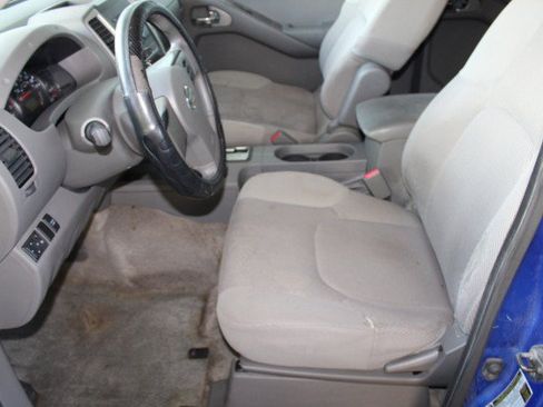 Used 2012 Nissan Frontier SV RWD image 3