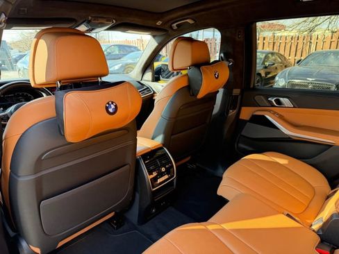 Used 2022 BMW X7 M50i w/ Executive Package image 16