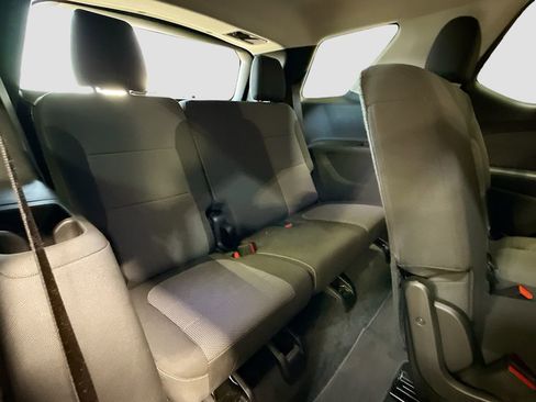 Used 2021 Chevrolet Traverse LT FWD image 26