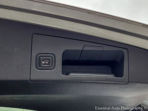 Used 2020 Cadillac XT5 Premium Luxury image 32