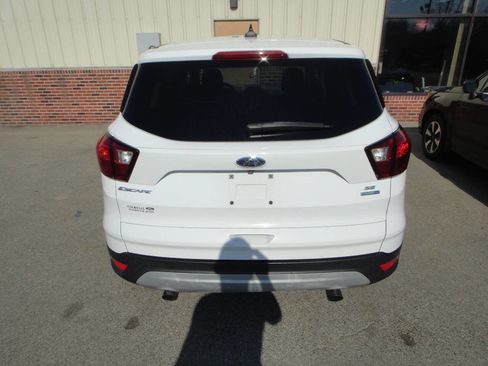 Used 2019 Ford Escape SE image 5