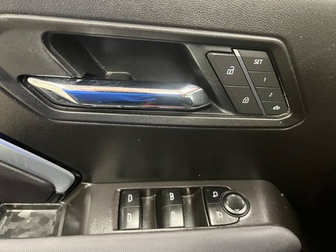 Used 2025 Chevrolet Colorado Z71 w/ Technology Package AWD/4WD image 32