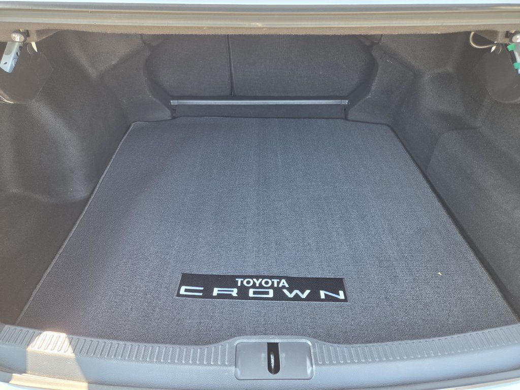 Used 2024 Toyota Crown Platinum AWD/4WD image 31