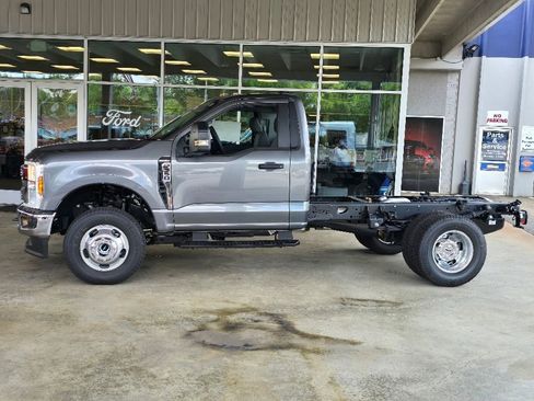 New 2025 Ford F350 XL w/ XL Chrome Package AWD/4WD image 23