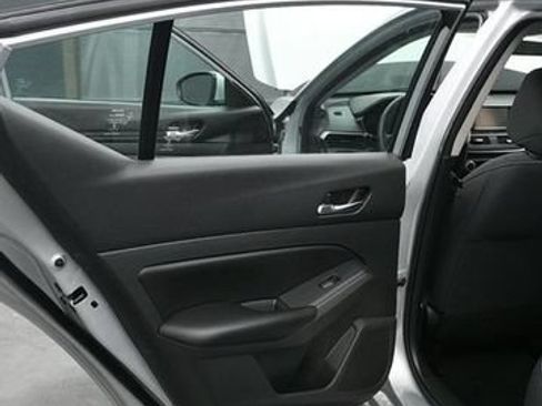 Used 2021 Nissan Altima 2.5 S FWD image 12