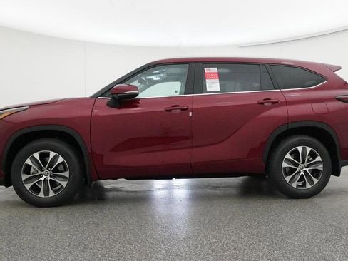 New 2026 Toyota Highlander XLE image 32