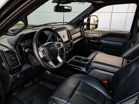 Used 2022 Ford F250 Lariat w/ Black Appearance Package image 39