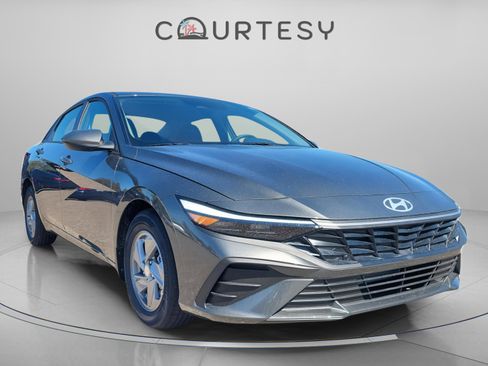New 2026 Hyundai Elantra SE image 4