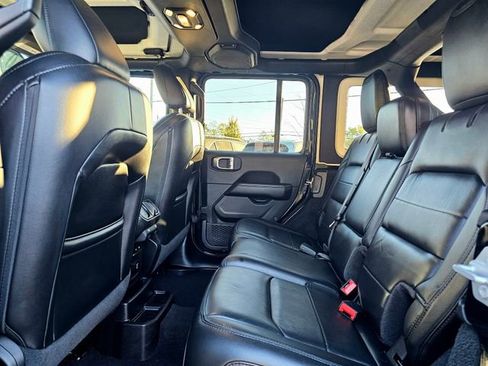 Used 2020 Jeep Wrangler Unlimited Sahara image 23