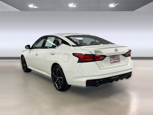 Used 2025 Nissan Altima 2.5 SR FWD image 3