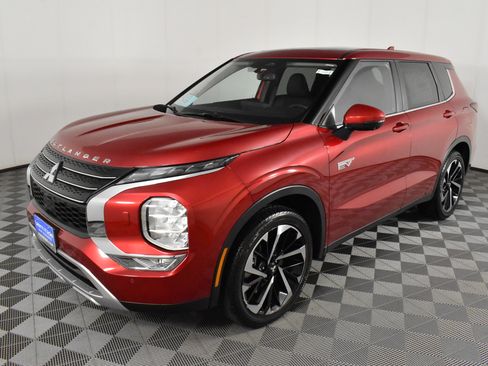 Used 2025 Mitsubishi Outlander SE image 10