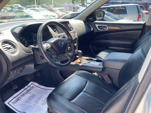 Used 2017 Nissan Pathfinder Platinum FWD image 11