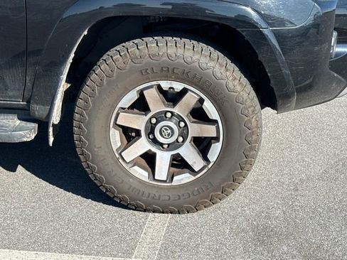 Used 2017 Toyota 4Runner TRD Off-Road AWD/4WD image 11