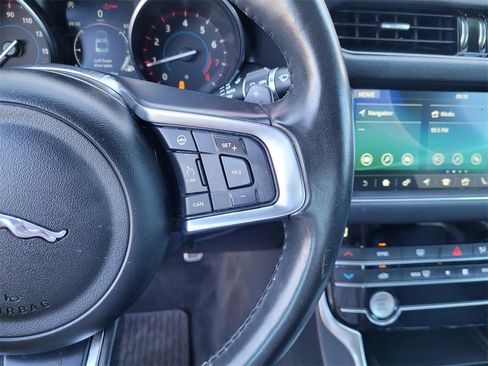 Used 2019 Jaguar XF Prestige image 23