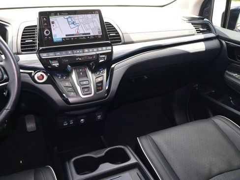 Used 2025 Honda Odyssey Elite image 11