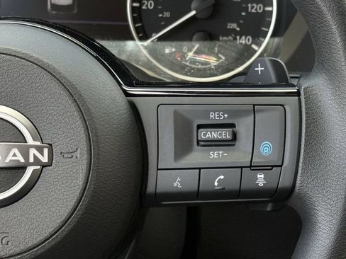 Used 2023 Nissan Rogue SV FWD image 14
