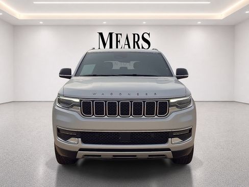 Used 2024 Jeep Wagoneer Series II w/ Flexible Seating Group RWD image 8