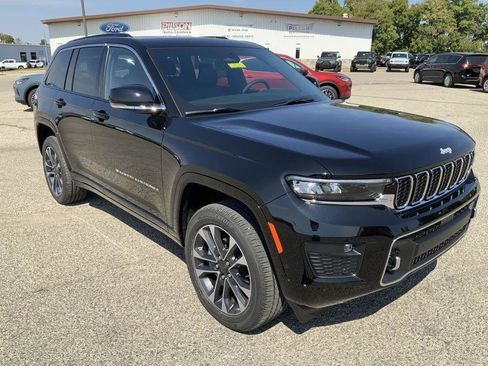 New 2025 Jeep Grand Cherokee Overland w/ Luxury Tech Group IV AWD/4WD image 2