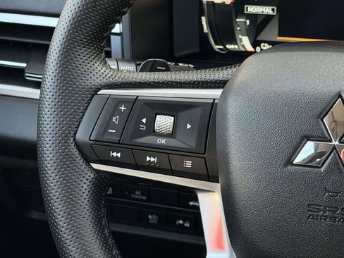 Used 2025 Mitsubishi Outlander SEL image 23