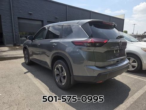 Used 2026 Nissan Rogue SV FWD image 2